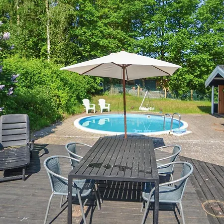 Pet Friendly In With Kitchen *